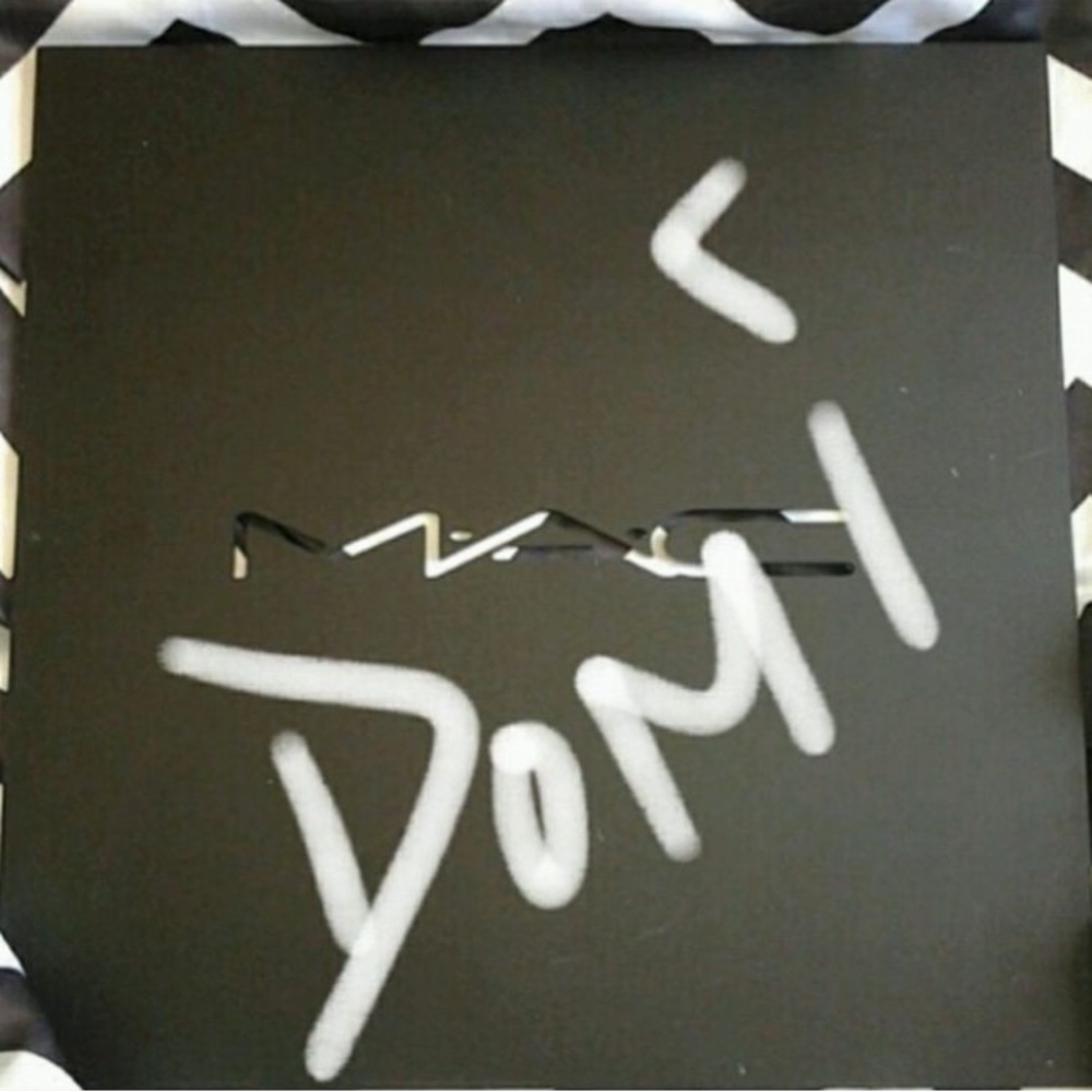 x1 MAC LOGO ACRYLIC BLACK HARD PLEXI SIGN / PERFECT FOR MAKEUP ROOM & VANITY